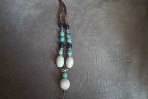 Bijoux de corallie  collier 3 formes bleu et blanc
