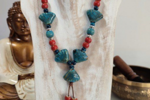 Bijoux de corallie  collier triangles bleu