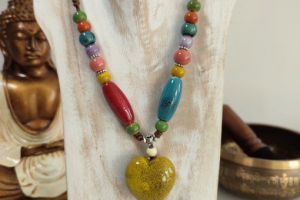 Bijoux de corallie  collier coeur jaune