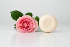 Amalthée savon au lait de chèvre à la rose