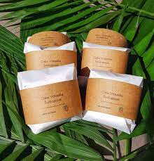 La tête dans le sable cake vaisselle