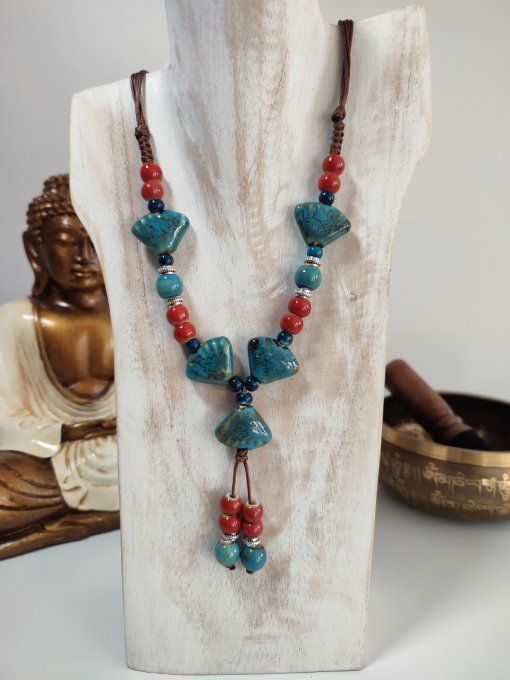 Bijoux de corallie collier triangles bleu